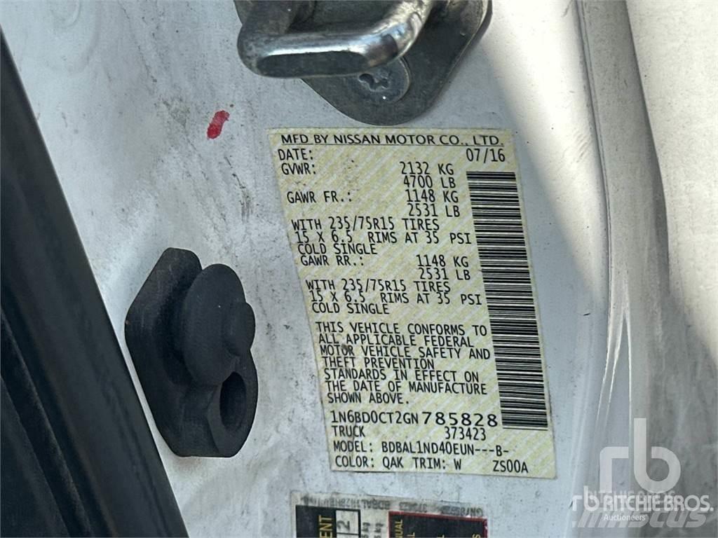 Nissan FRONTIER Пикапи