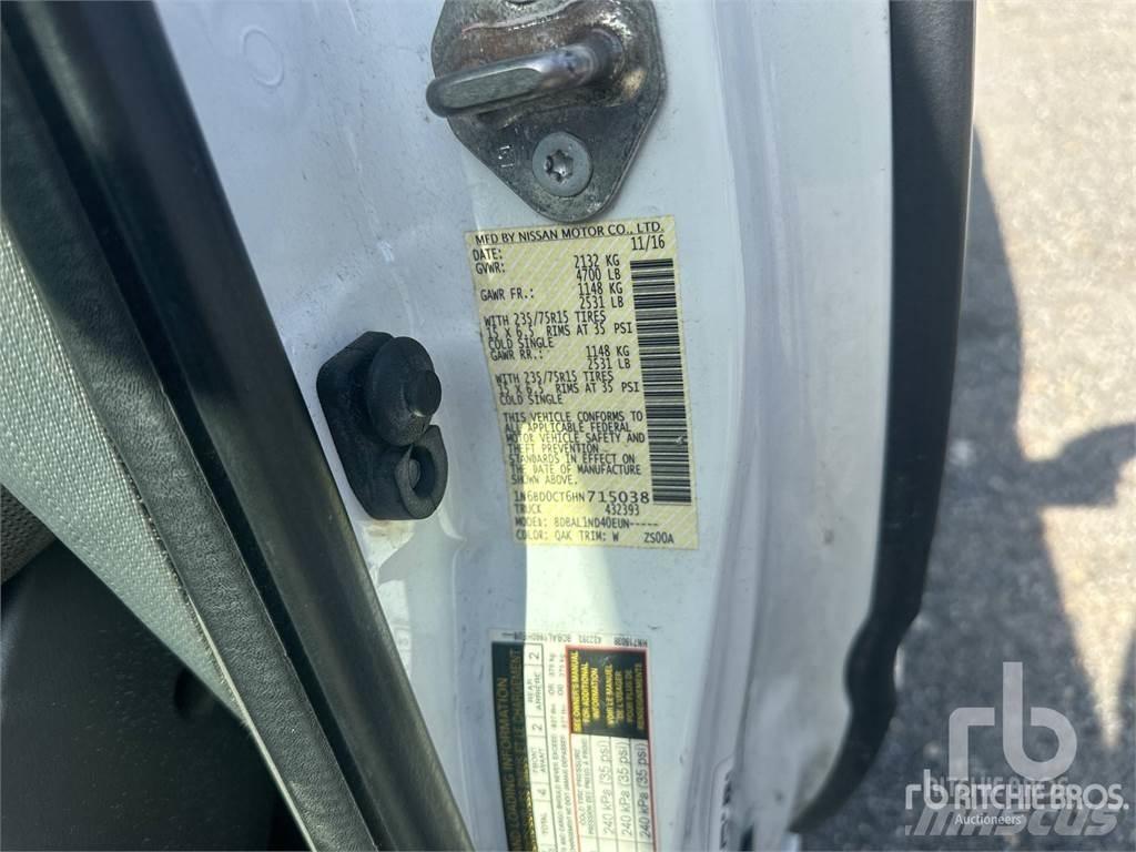 Nissan FRONTIER Пикапи