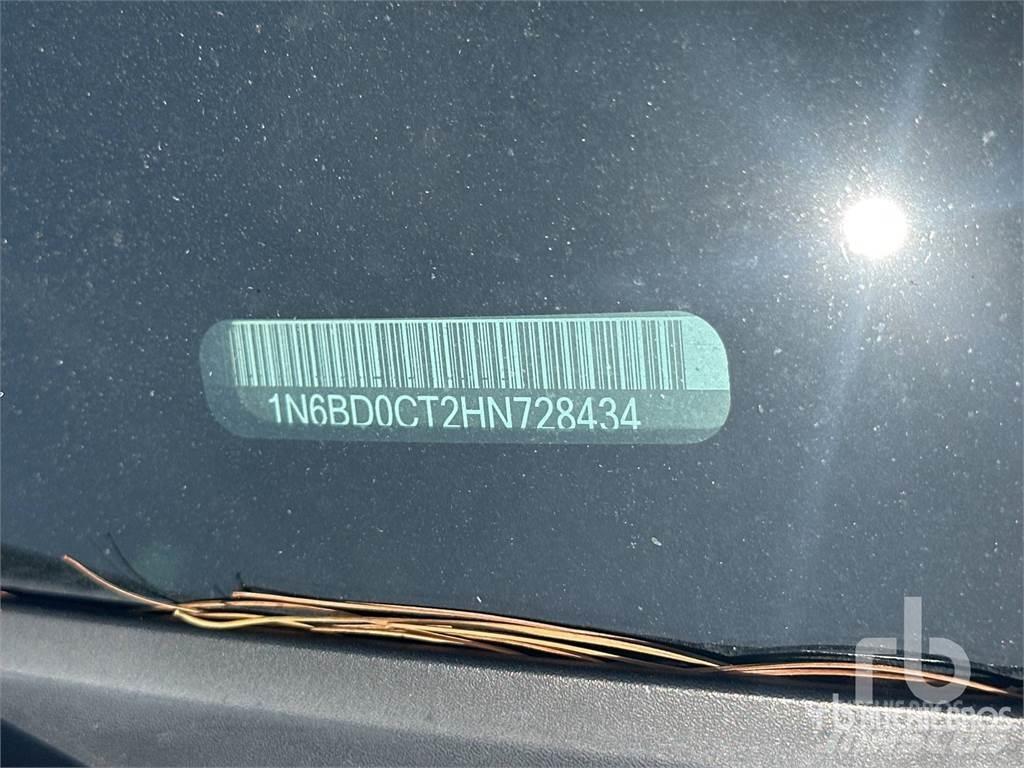 Nissan FRONTIER Пикапи