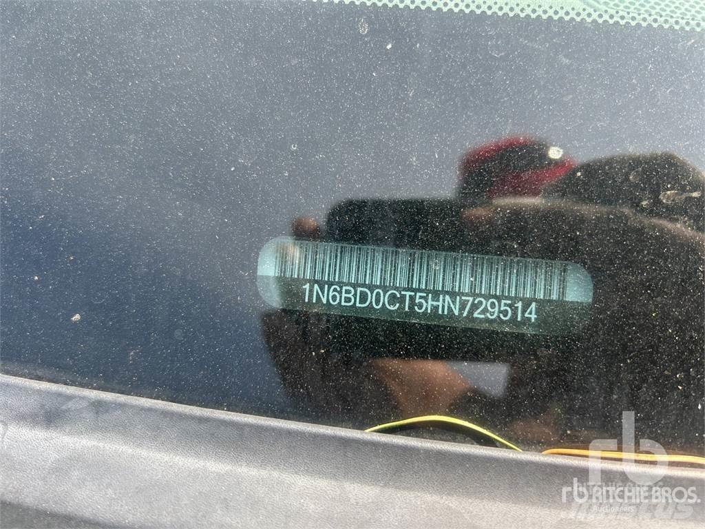 Nissan FRONTIER Пикапи