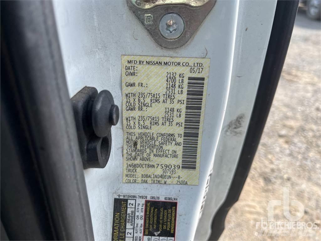 Nissan FRONTIER Пикапи