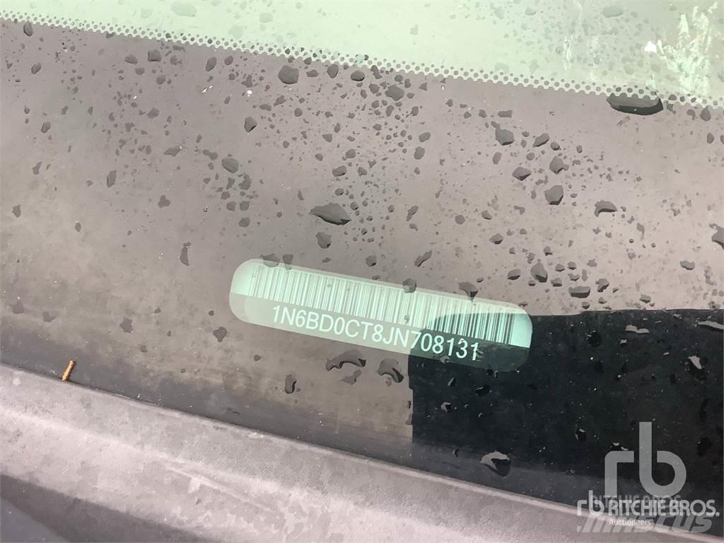 Nissan FRONTIER Пикапи