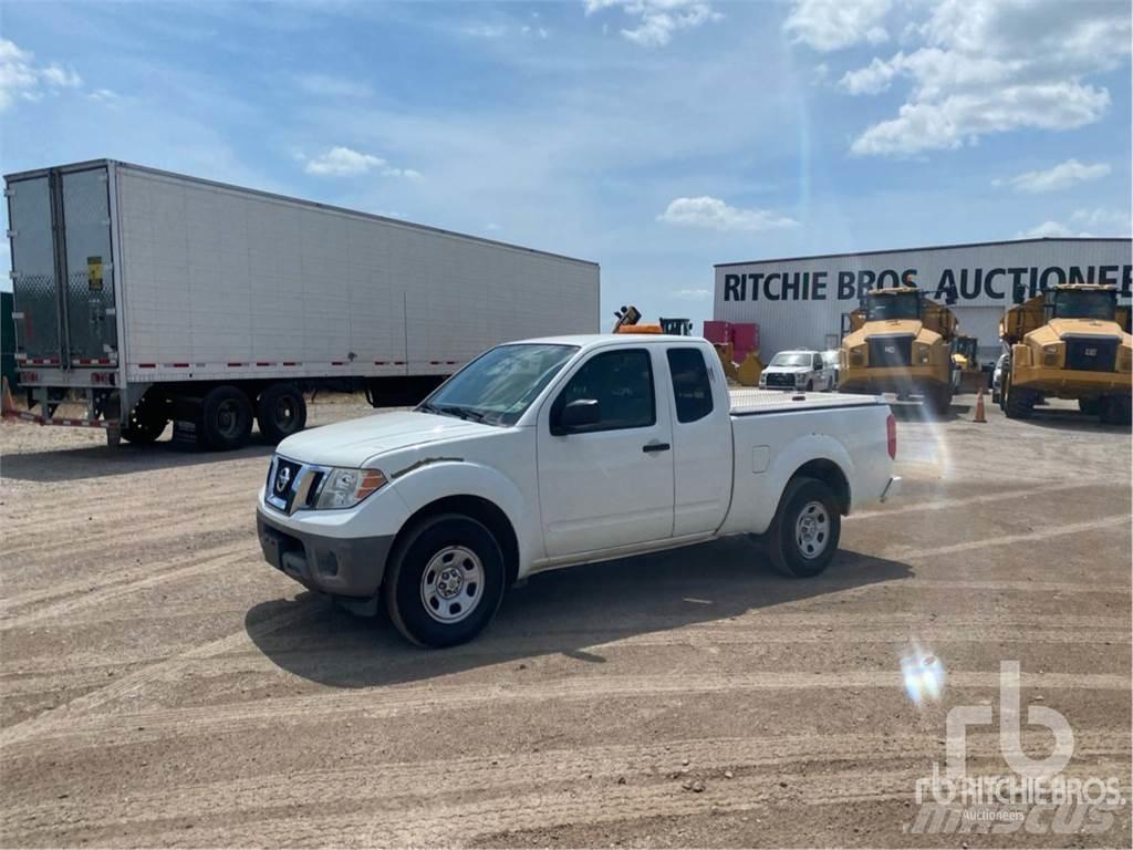 Nissan FRONTIER Пикапи