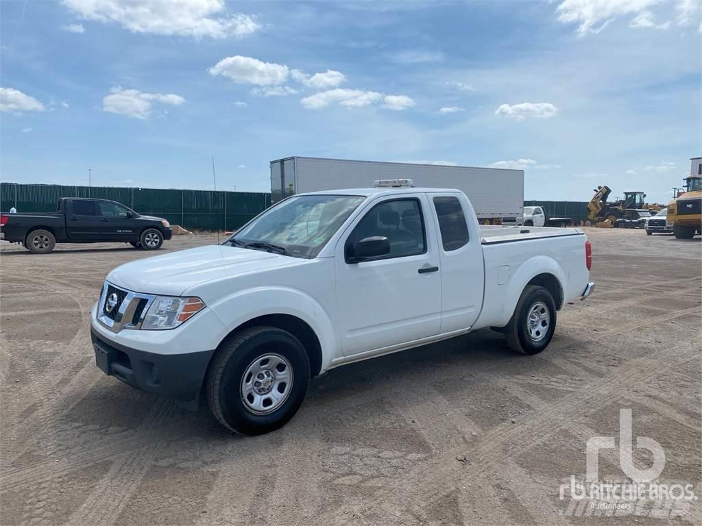 Nissan FRONTIER Пикапи