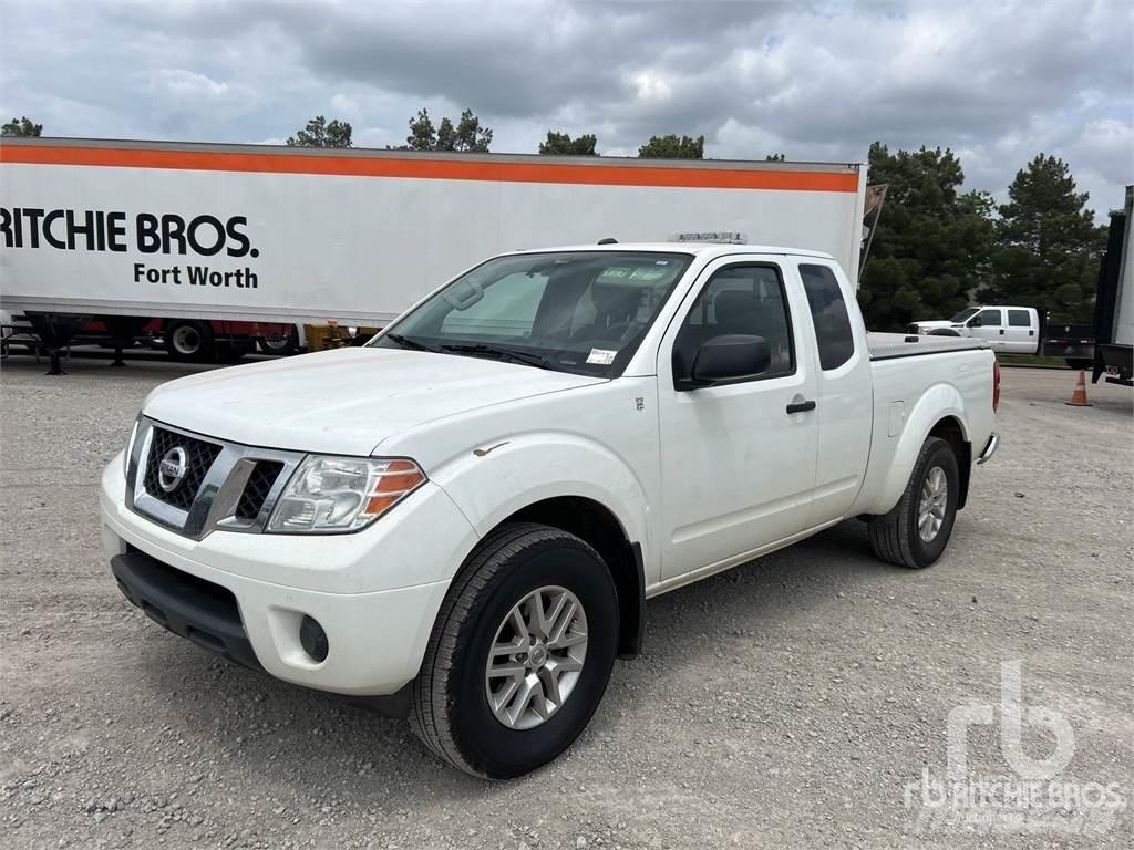 Nissan FRONTIER Пикапи