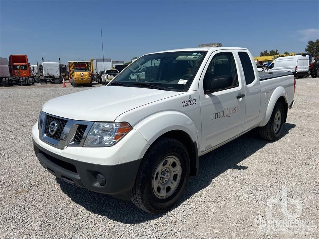 Nissan FRONTIER Пикапи