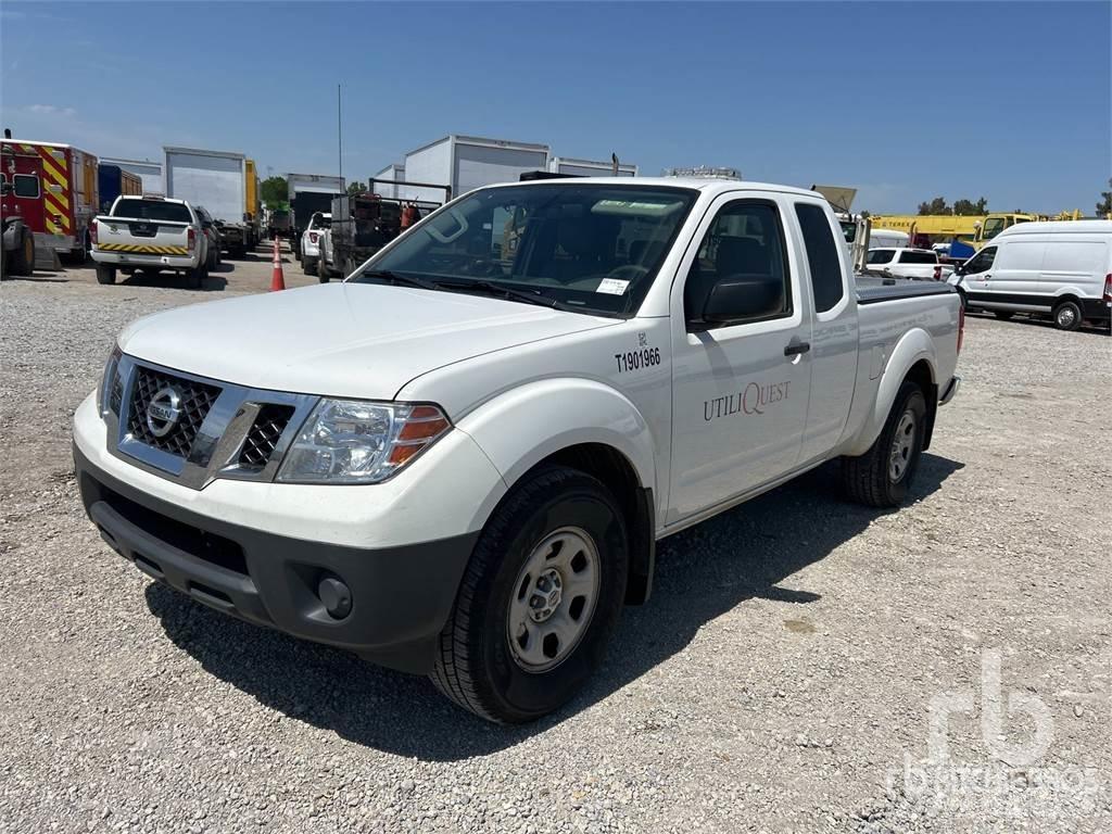 Nissan FRONTIER Пикапи