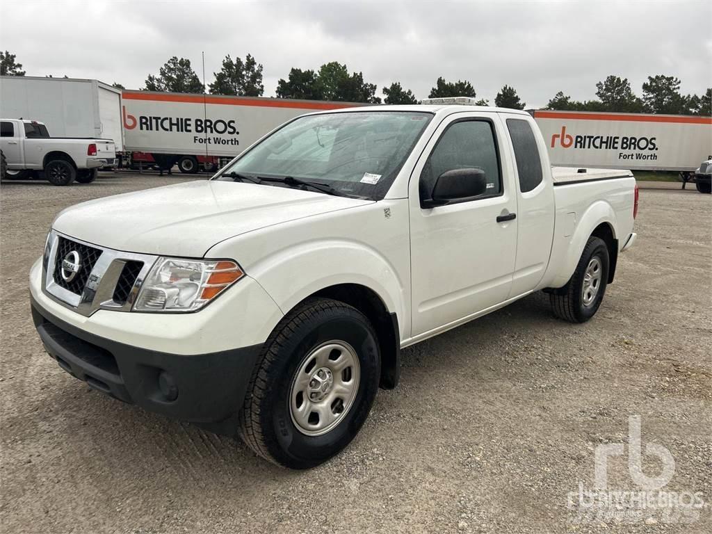 Nissan FRONTIER Пикапи