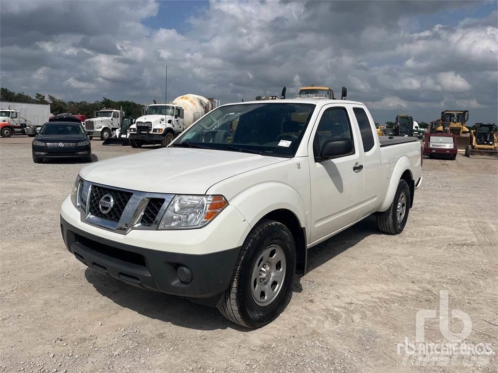 Nissan FRONTIER Пикапи