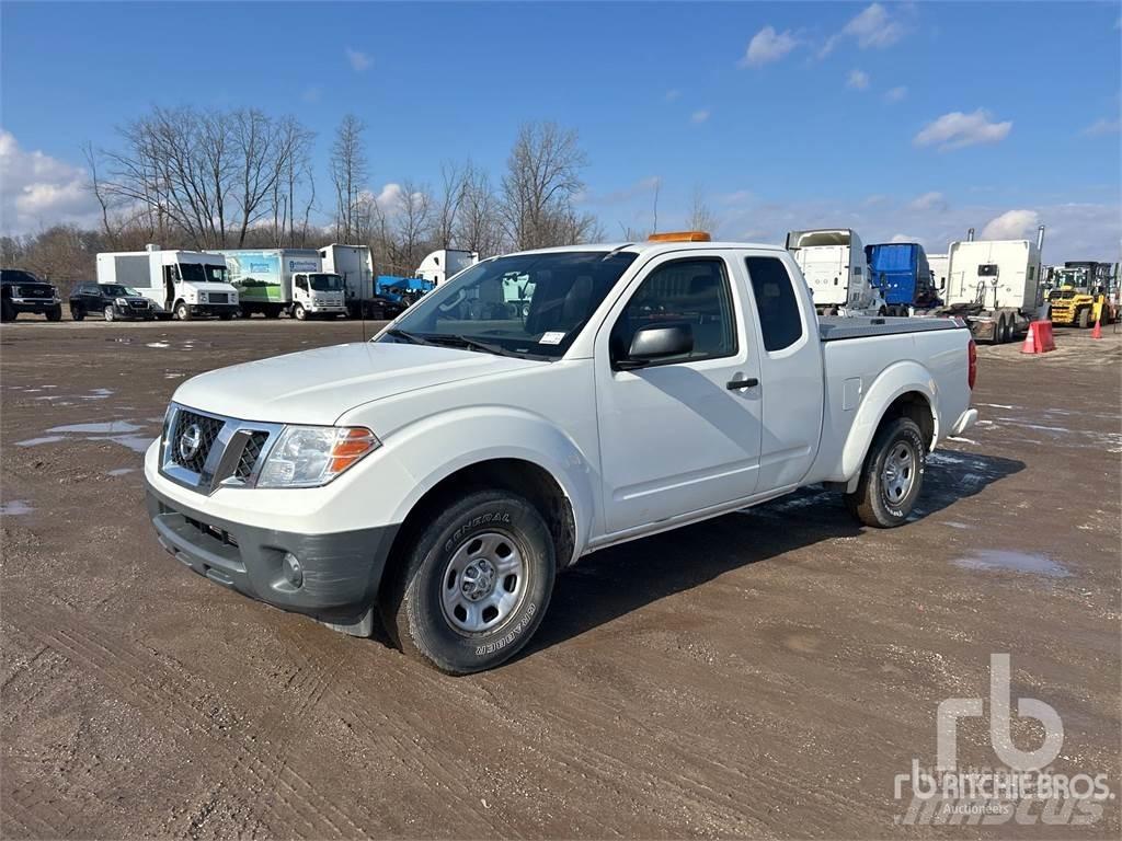 Nissan FRONTIER Пикапи