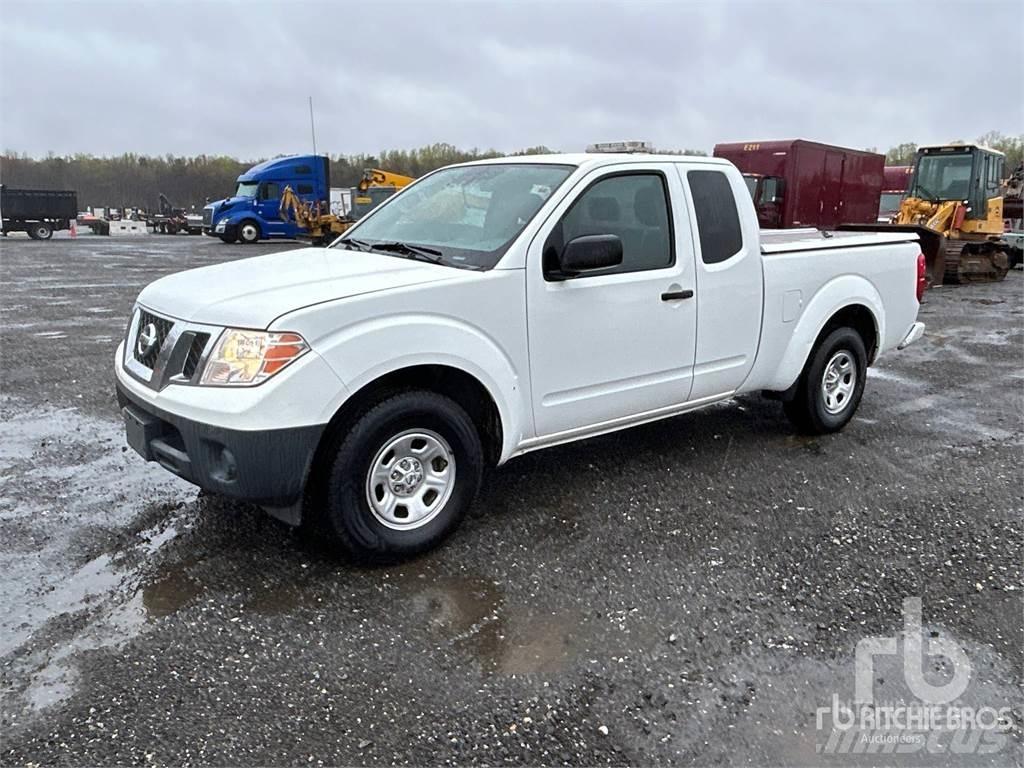 Nissan FRONTIER Пикапи