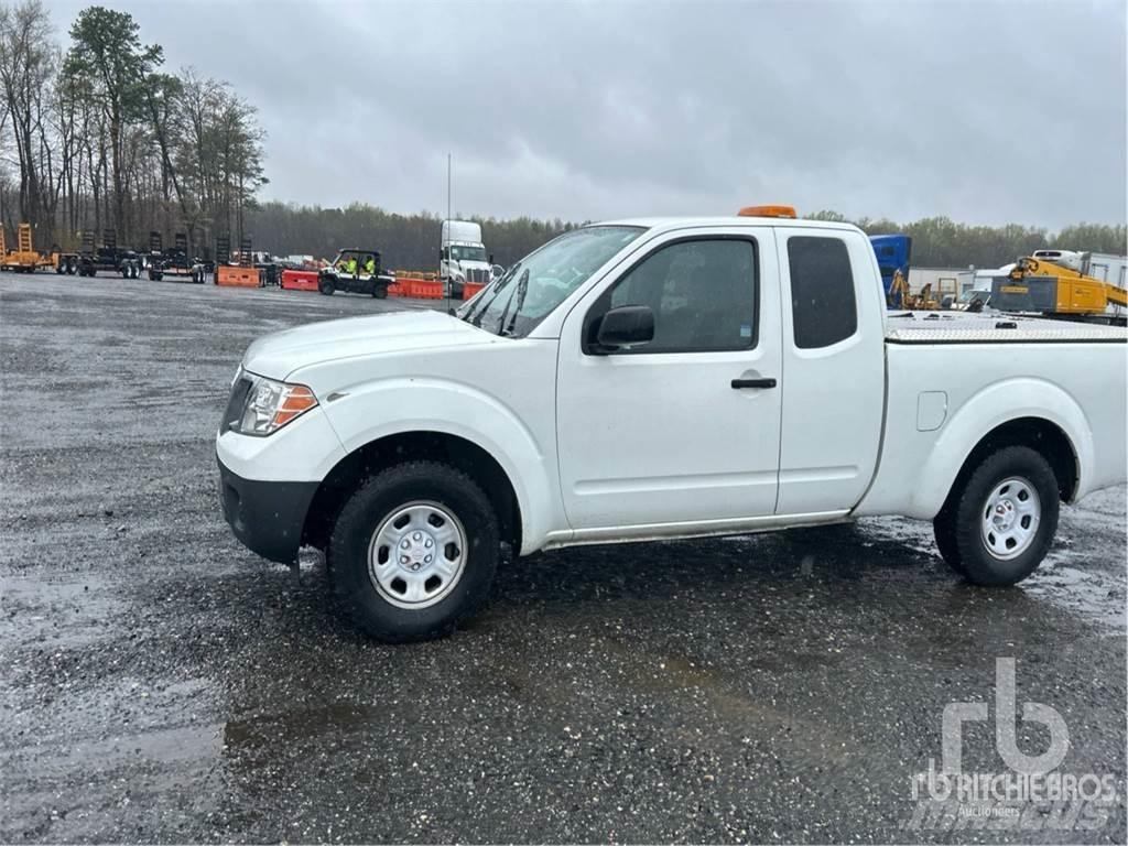 Nissan FRONTIER Пикапи