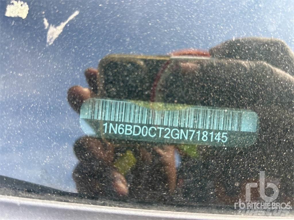 Nissan FRONTIER Пикапи