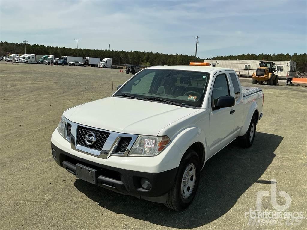 Nissan FRONTIER Пикапи