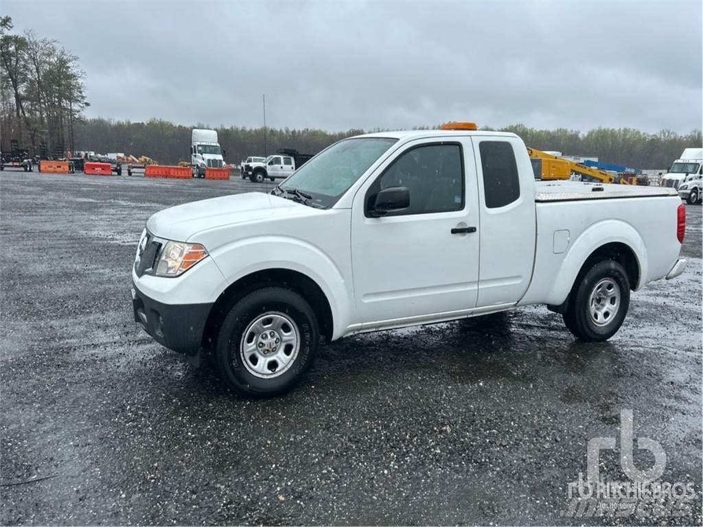 Nissan FRONTIER Пикапи