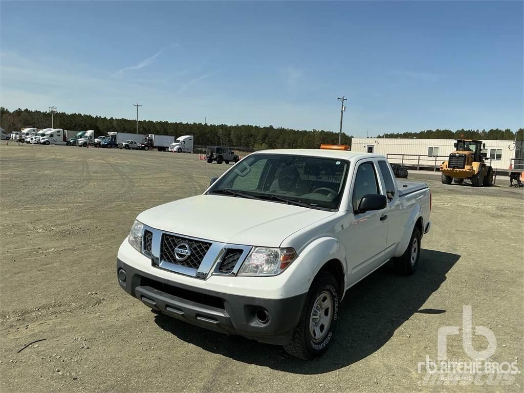 Nissan FRONTIER Пикапи