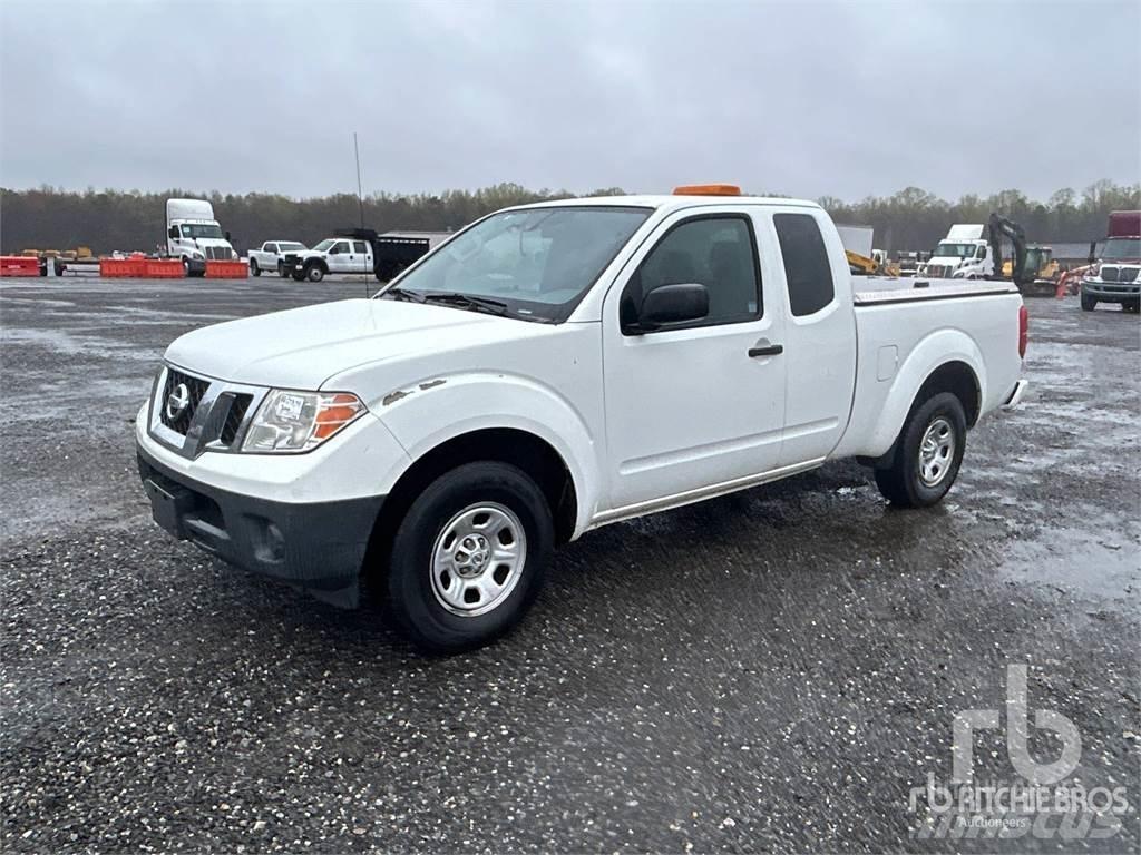 Nissan FRONTIER Пикапи