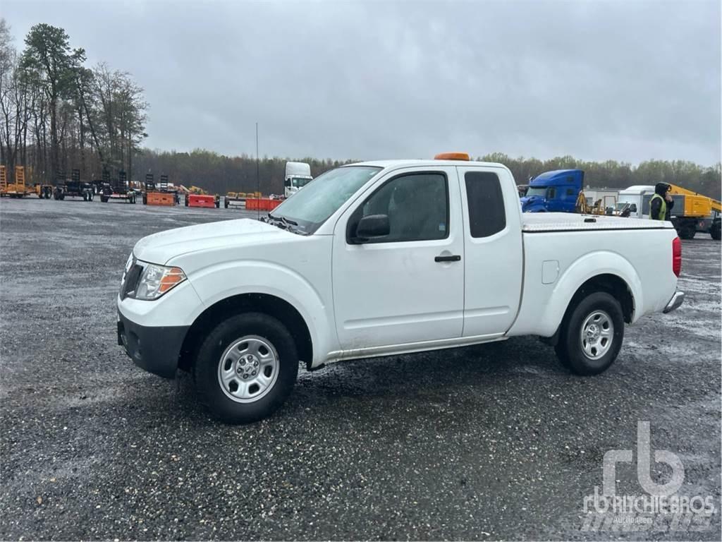 Nissan FRONTIER Пикапи
