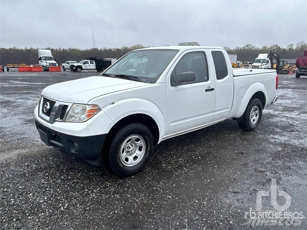 Nissan FRONTIER Пикапи