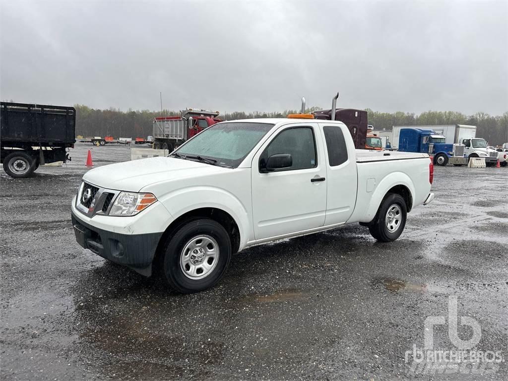 Nissan FRONTIER Пикапи