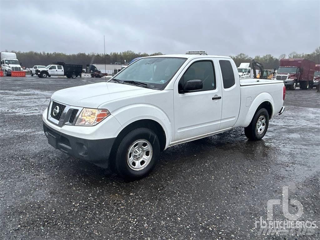 Nissan FRONTIER Пикапи