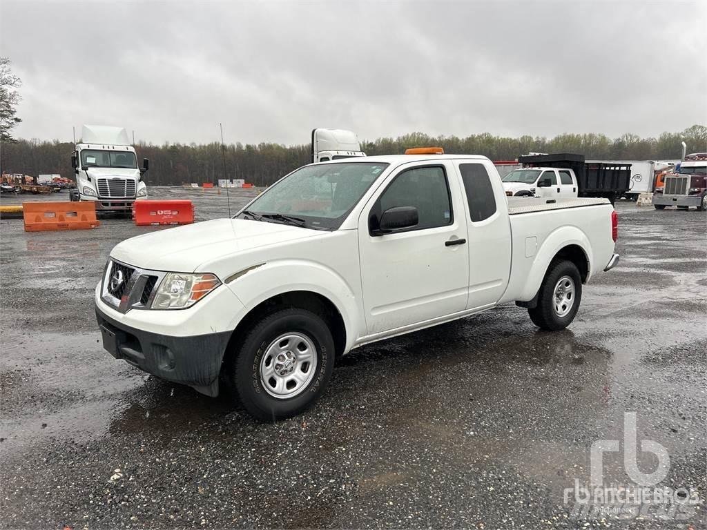 Nissan FRONTIER Пикапи