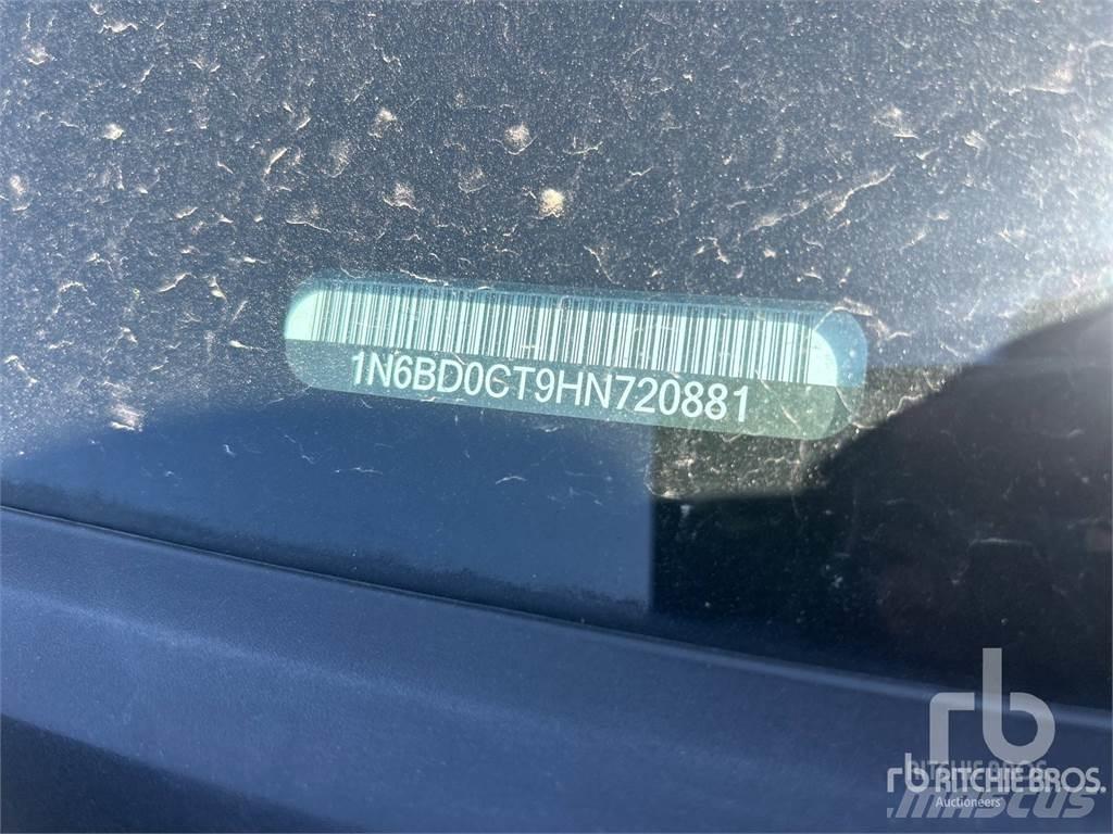 Nissan FRONTIER Пикапи