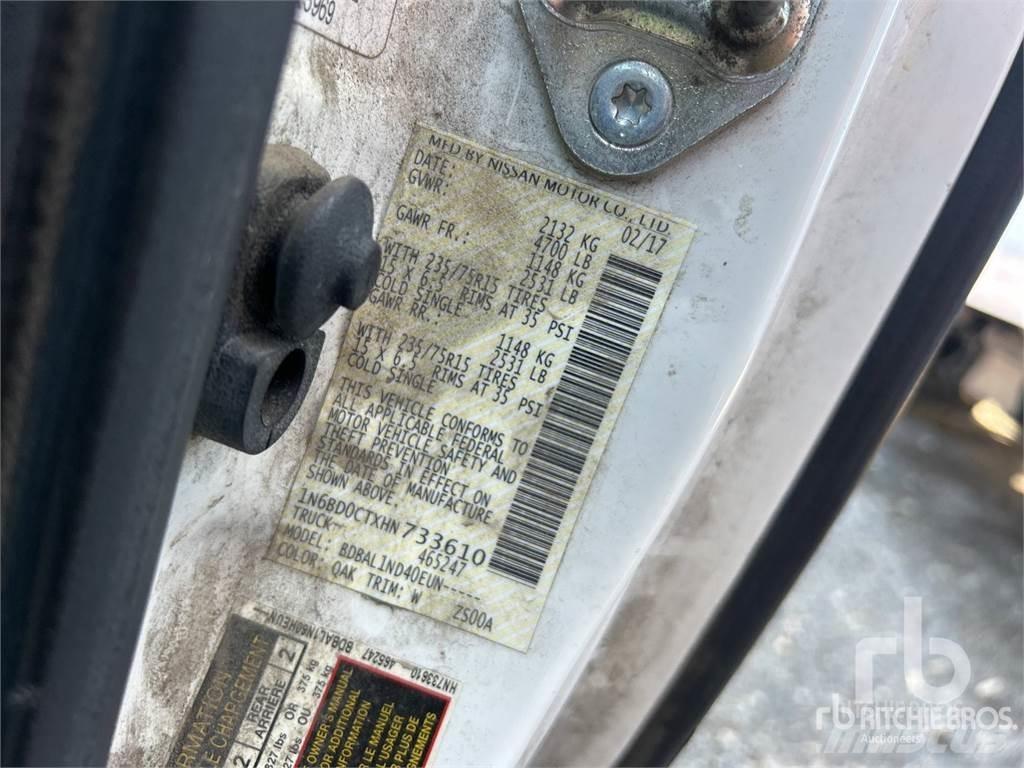 Nissan FRONTIER Пикапи