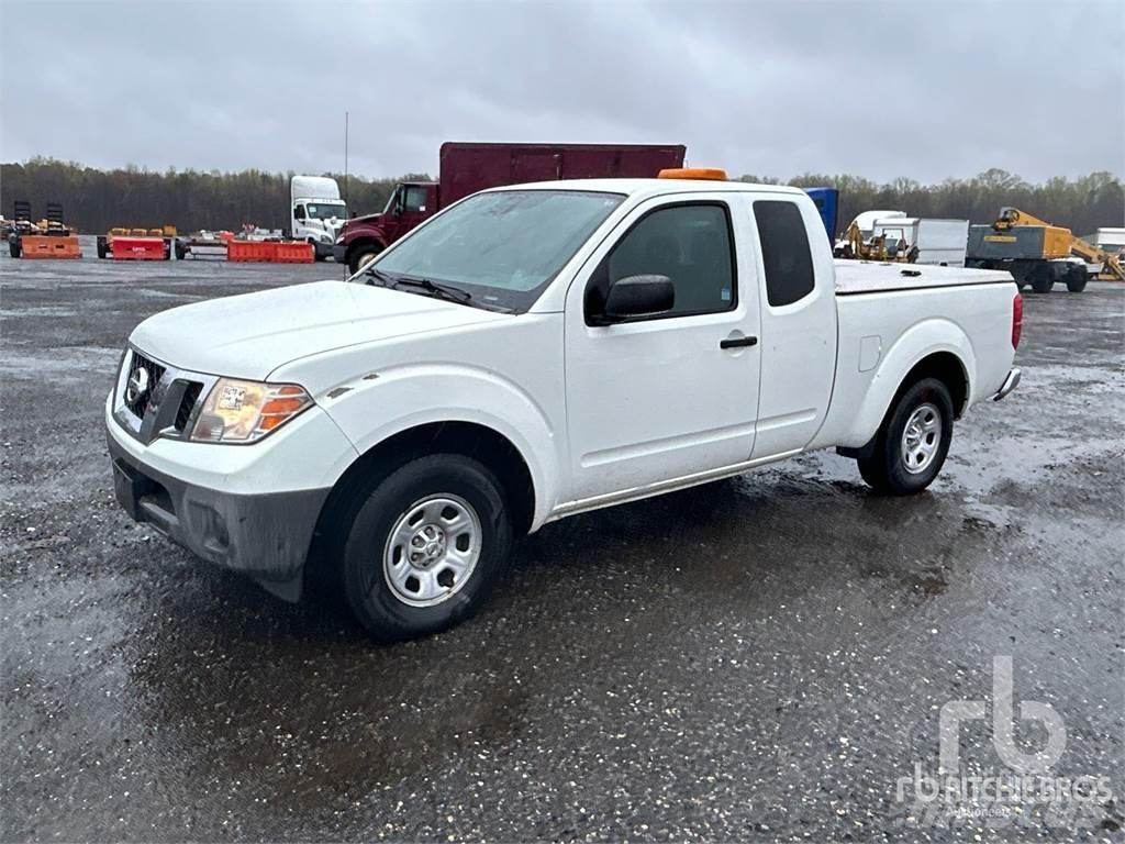 Nissan FRONTIER Пикапи