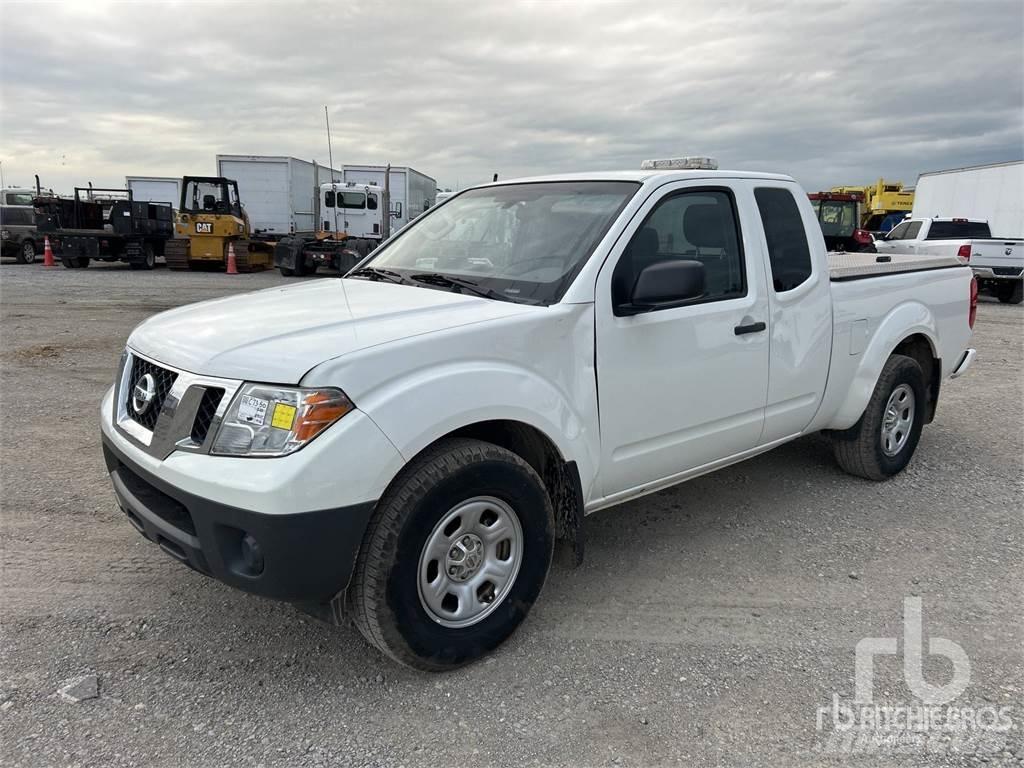 Nissan FRONTIER Пикапи