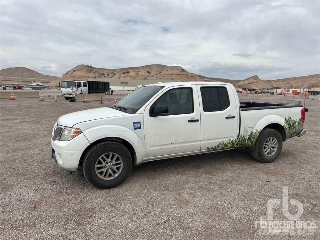 Nissan FRONTIER Пикапи