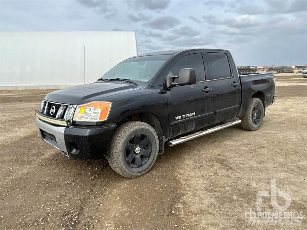 Nissan TITAN Пикапи