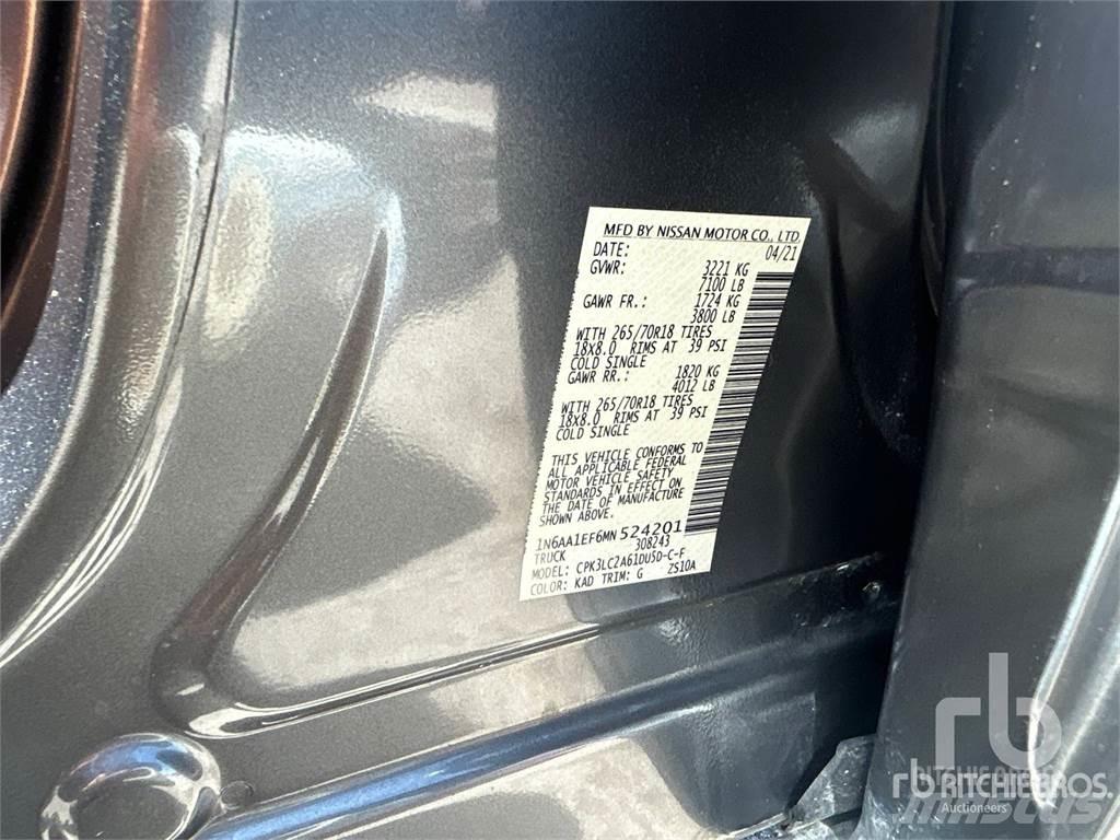 Nissan TITAN Пикапи
