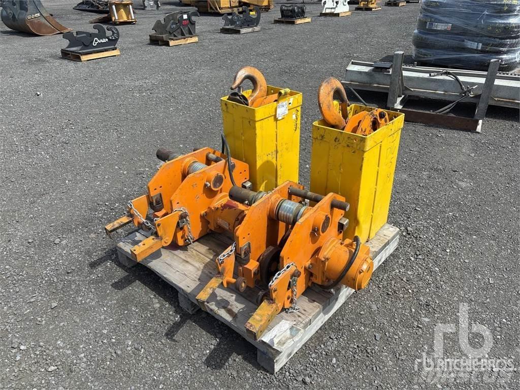  Quantity of (2) Части и оборудване за кранове

