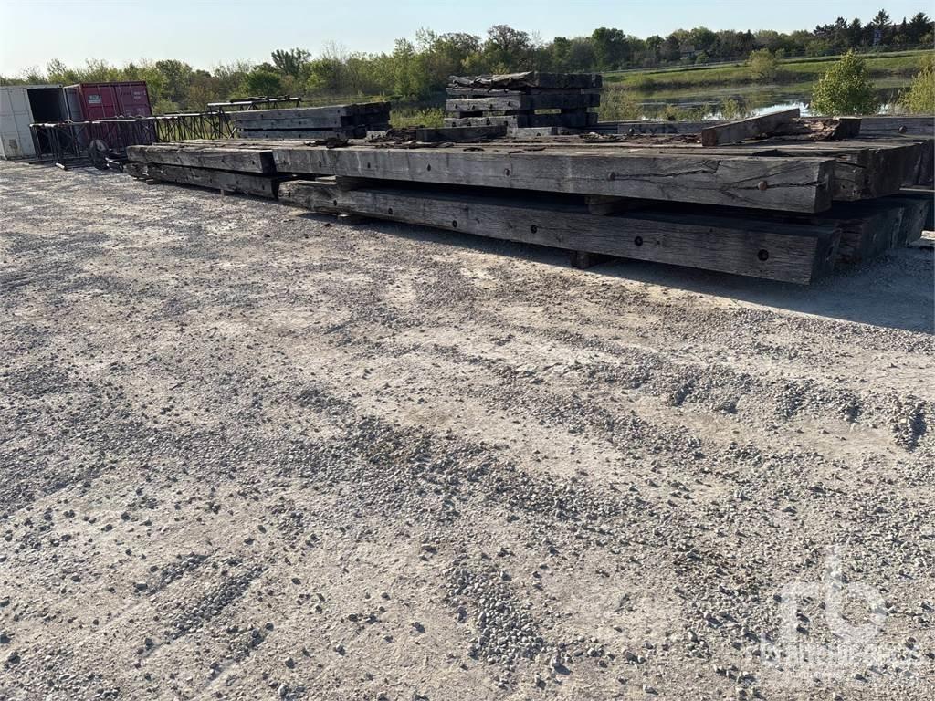  Quantity of (4) Части и оборудване за кранове
