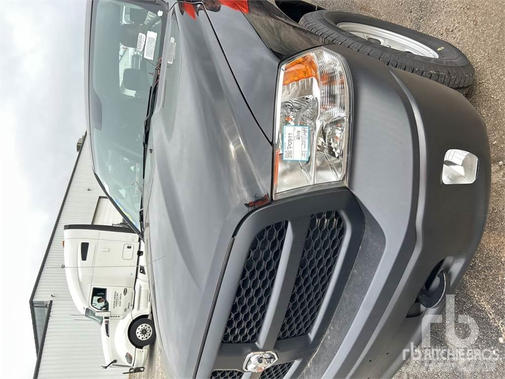 RAM 1500 Пикапи