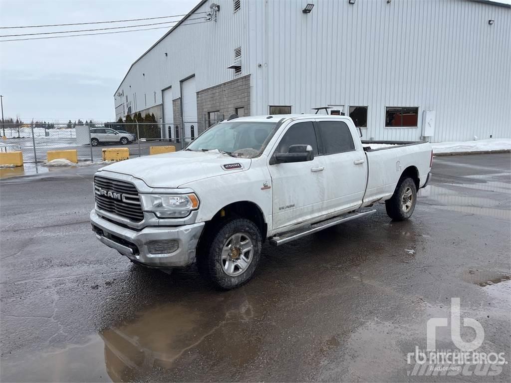 RAM 2500 Пикапи