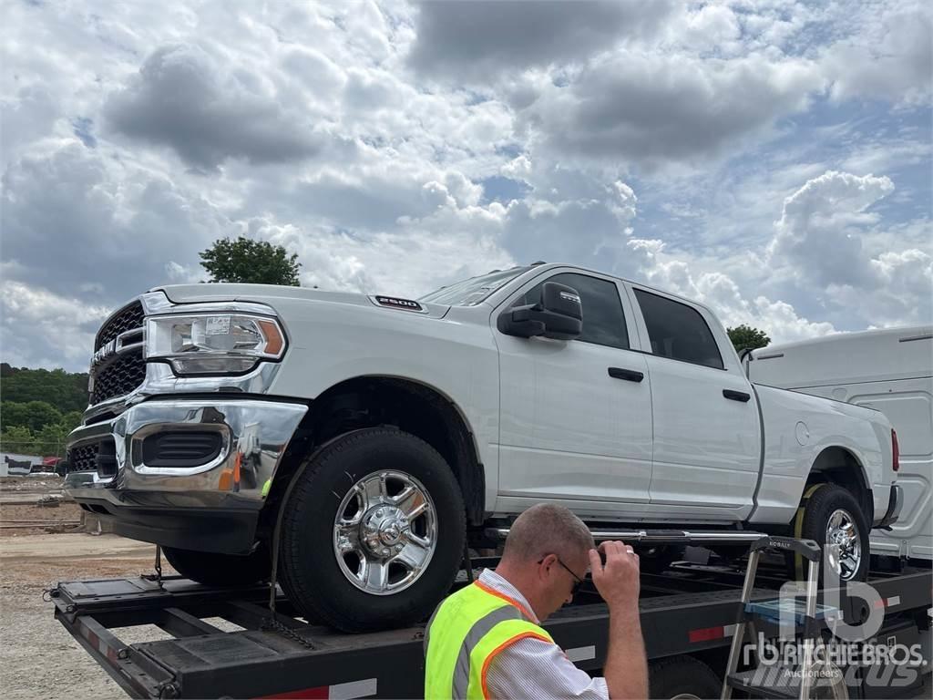 RAM 2500 Пикапи