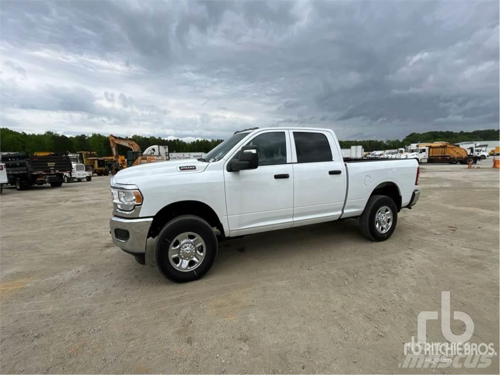 RAM 2500 Пикапи