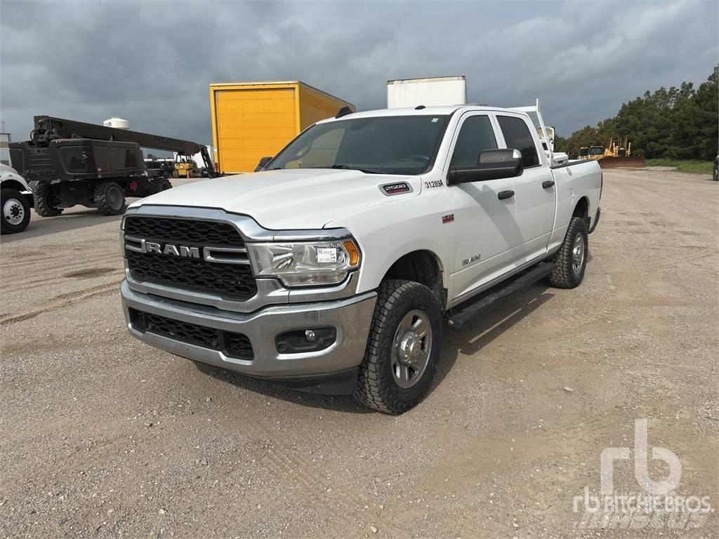 RAM 2500 Пикапи