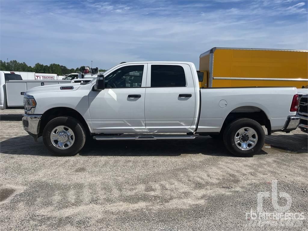 RAM 2500 Пикапи
