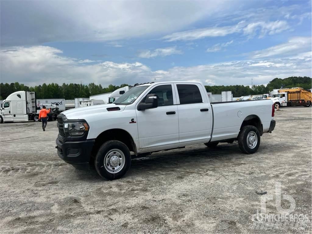 RAM 2500 Пикапи