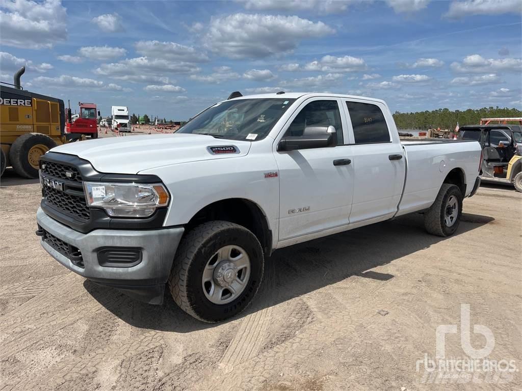RAM 2500 Пикапи