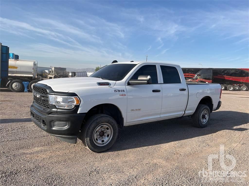 RAM 2500 Пикапи