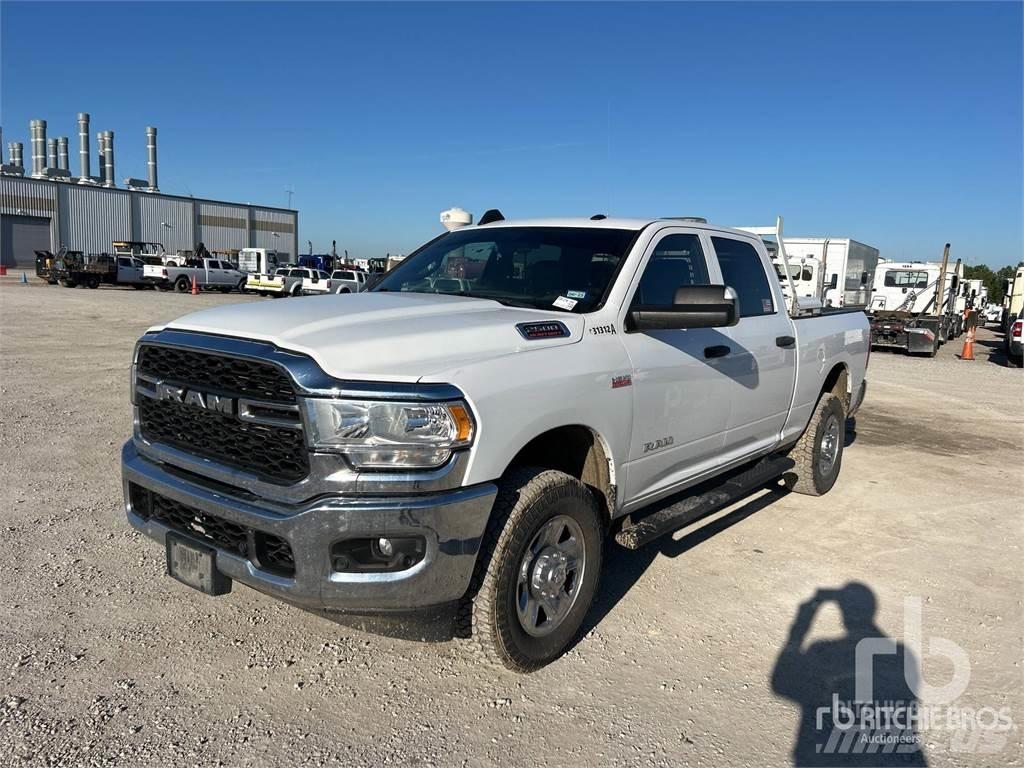 RAM 2500 Пикапи