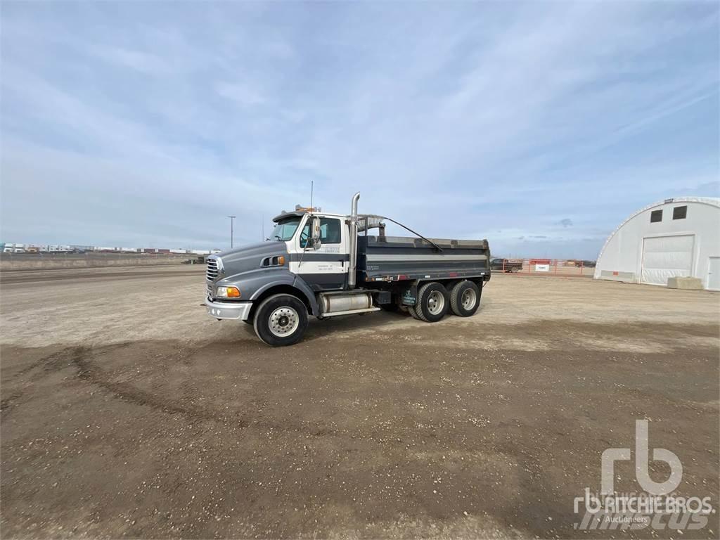Sterling AT9513 Самосвал