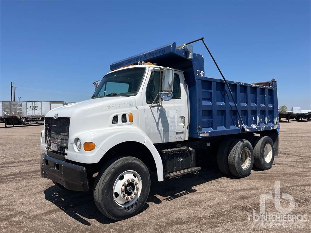 Sterling L7500 Самосвал