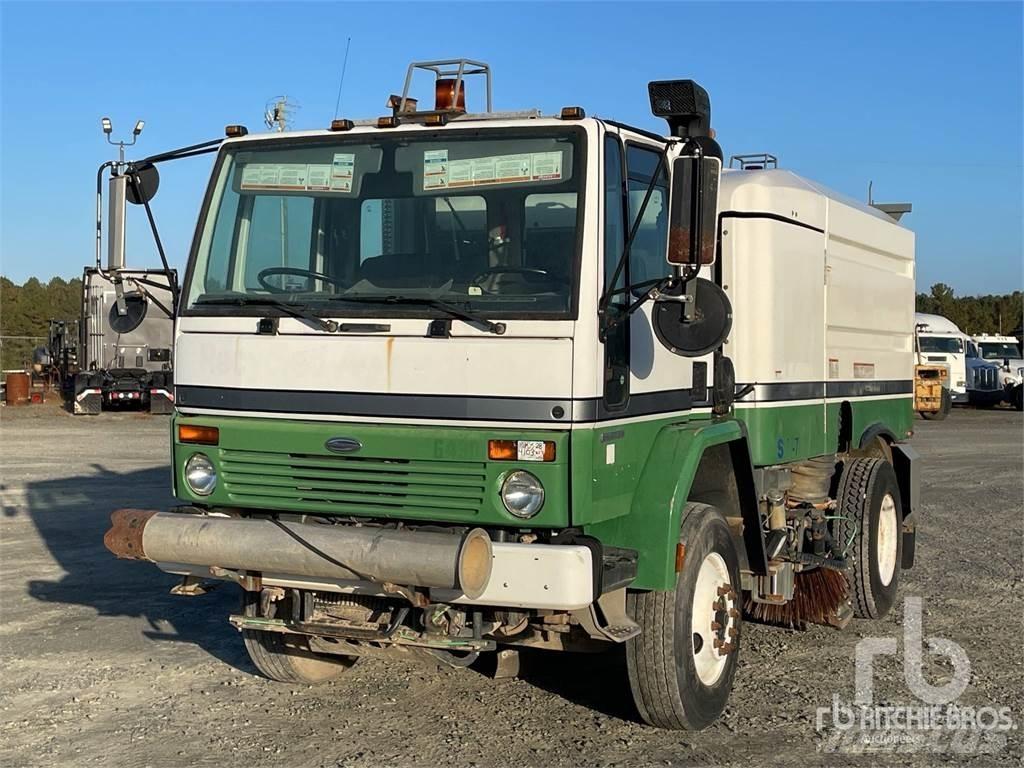 Sterling SC8000 Камиони за почистване