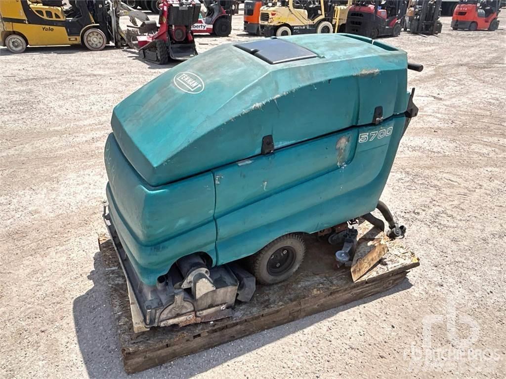 Tennant 5700 XP Автоматични метачки с четки