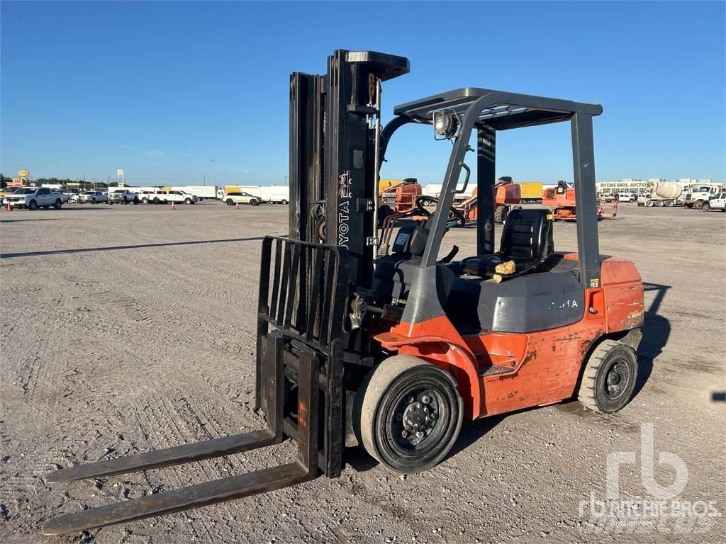 Toyota 7FDU30 Дизелови камиони